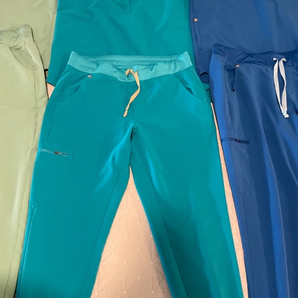 FIGS UNIFORMS - Picture 2 of 3